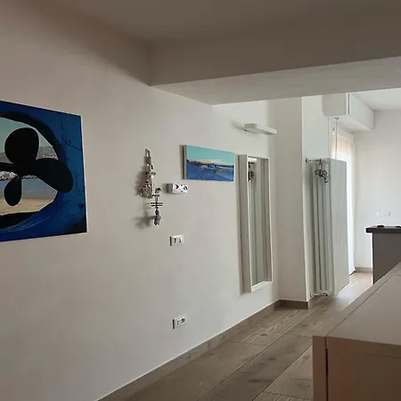 Apartment Seaside Escape With Balcony Views *